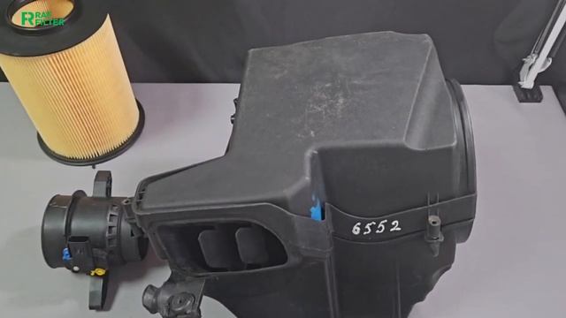 Устанавливаем воздушный фильтр RST1448616 в корпус автомобиля Ford Focus III смотреть онлайн