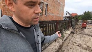 Забыл проложить закладные, наклонился септик, делаем опалубку для фундамента. 12-13 день стройки.