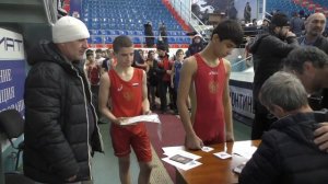 Взвешивание борцов до 48 кг.