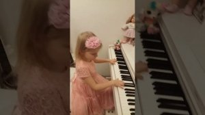 А. Корелли. Сарабанда. Евгения, 5 лет. Фортепиано. 30.10.2022.