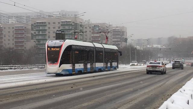 71-931М Витязь-М 31458 и 71-911ЕМ Львёнок 30613 На Строгинском мосту смотреть онлайн