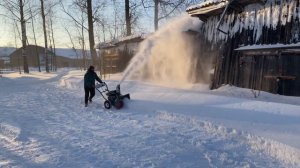 Снегоуборщик бензиновый Парма МСБ-02-756 в работе.