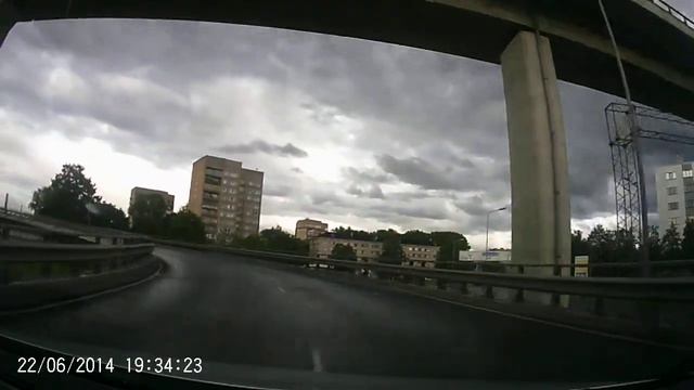 посмотрите какие облака! там скрываются инопланетяне, иначе облака не были бы такими:-) смотреть онлайн