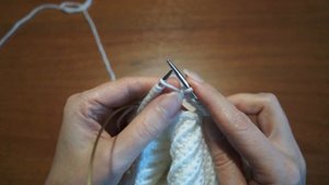 Двойная шапка с козырьком