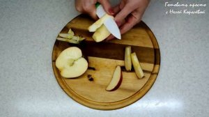 Утка в духовке с яблоками и черносливом