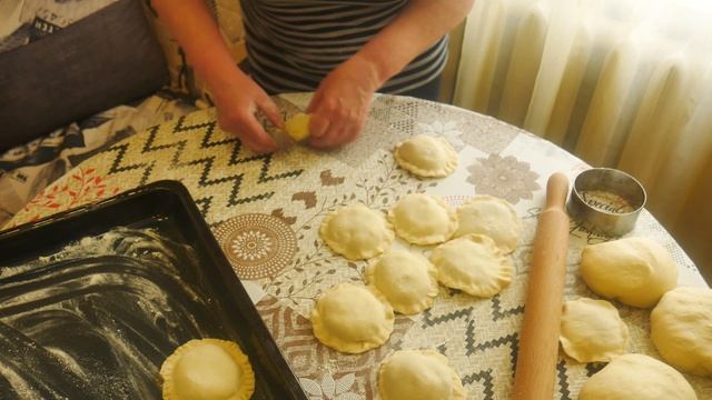 Чебуреки по-Новому из песочного теста (слоеные,пузырчатые,хрустящие,сочные) смотреть онлайн