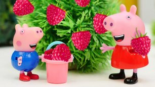 Пеппа и Джордж собирают ягоды  Видео для детей про игрушки Свинка Пеппа на русском языке