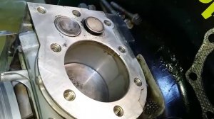 Briggs & Stratton 500 Series Model 10T502 - Slow Mo Turning Over