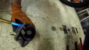 Где находится винт холостого хода в TPI, как его выкрутить и заменить, чтобы регулировать обороты?