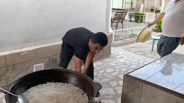 Узбекский плов сближает друзей.Встреча 2024 в Узбекистане.