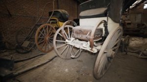 FOUND an Abandoned Warehouse Hangar FULL OF Valuable Antique Carriages!