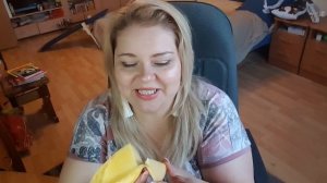 экзотический фрукт  желтый манго.