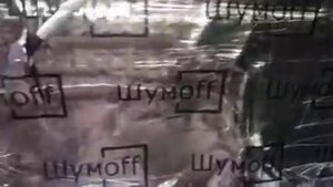 Два слоя виброизоляции ШумоFF заняли своё место в дверях Volvo V70, поверх них клеим ещё и шумку