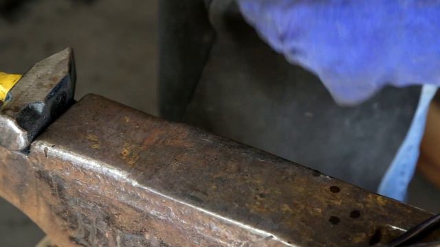 Broken Heart steel and copper forging video Blacksmithing demo смотреть онлайн