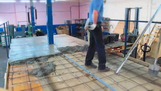 Заливка бетонной стяжки пола