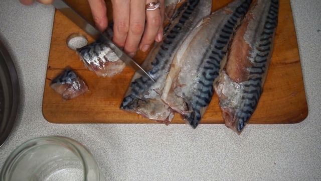 Рыба вкуснее чем в магазине! Самый простой способ посолить скумбрию дома в рассоле