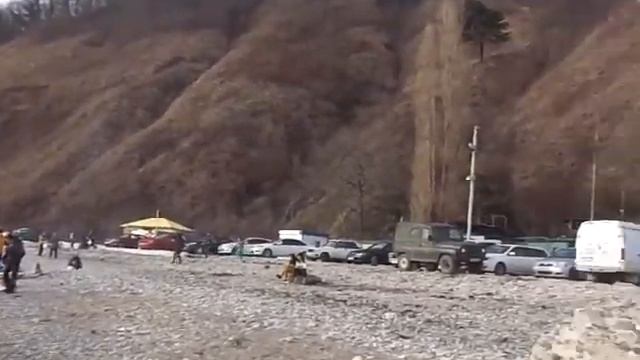 Февраль. Приморье в Туапсе. Рыбаки Босиком Переходят Речку 17.02.2018 смотреть онлайн