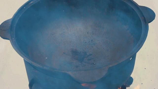 Как почистить казан в домашних условиях от ржавчины и нагара?