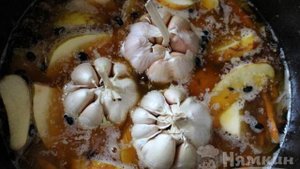 Узбекский плов с айвой Бехили ош в казане