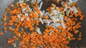 Суп с домашней колбасой и вермишелью