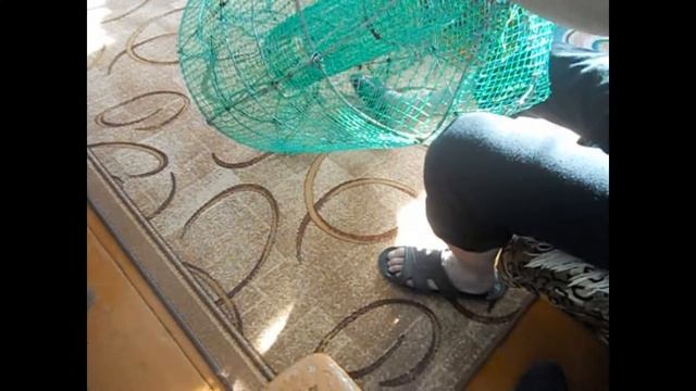 Гуманная мордушка из садовой сетки для рыбалки смотреть онлайн