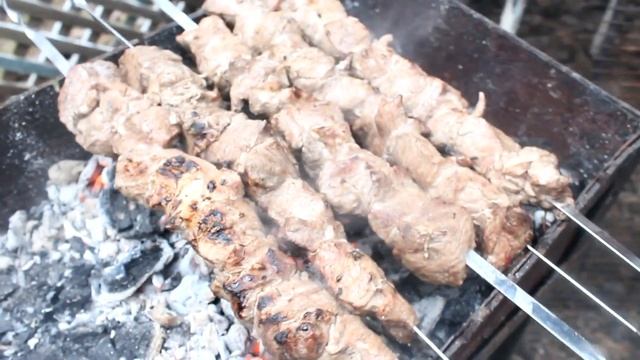 Нежный и сочный шашлык из телятины, Маринад к шашлыку из гранатового сока. смотреть онлайн