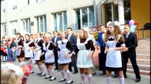 1 сентября 11 класс 2017 ЛИНЕЙКА в ШКОЛЕ ТАНЕЦ И ПЕРЕДЕЛАННАЯ ПЕСНЯ Егора Крида