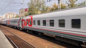 Электровоз ЭП2К-436 с пассажирским поездом «Грозный - Москва» на платформе Электрозаводская