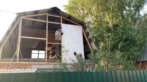 НАЧИНАЕМ БЮДЖЕТНЫЙ РЕМОНТ МАНСАРДЫ В ДАЧНОМ ДОМИКЕ/СКОЛЬКО СТОИТ УСТАНОВИТЬ ФРОНТОН В 2022 ГОДУ/