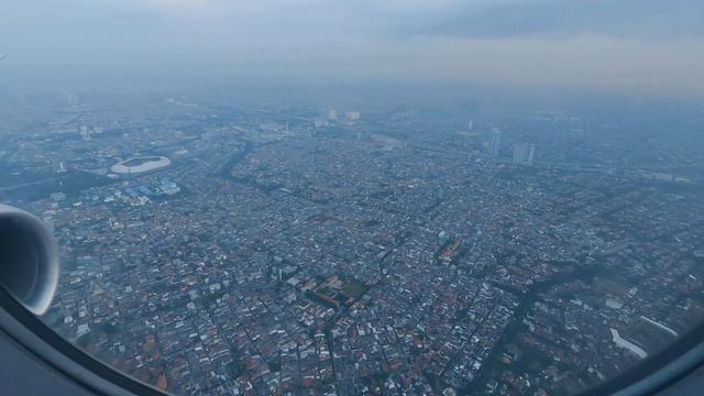 FULL APPROACH: Batik Air ID-7040 landing at Halim Perdanakusuma (HLP) ?? смотреть онлайн