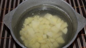 Суп с рыбными консервами и яйцом