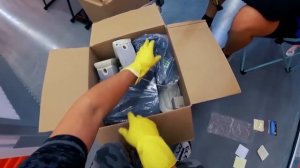 РАСПАКОВКА контейнера и оценка находок. Кладоискатели в США. Аукцион контейнеров.