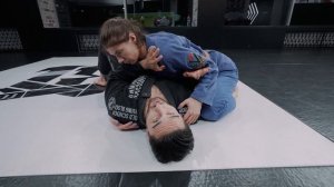 Выход из сайд контроля через андерхук и переход на удушение дарс чоук