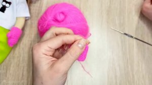 Как связать пушистые варежки для куклы крючком