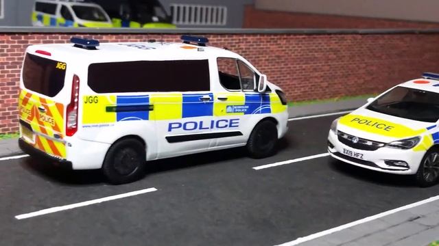 1:43 Ford Transit Custom Metropolitan Police Carrier Van Model смотреть онлайн