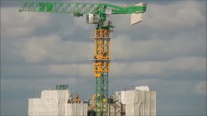 КАК БАШЕННЫЙ КРАН РАЗБИРАЕТ СЕБЯ САМ | Tower Crane Disassembly
