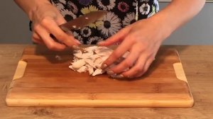 Вкусный салат с плавленым сырком, сыром, яйцами и куриной грудкой