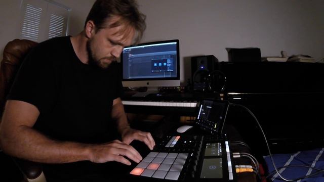 Maschine MK3 + iPad Pro - Clyde Hider смотреть онлайн