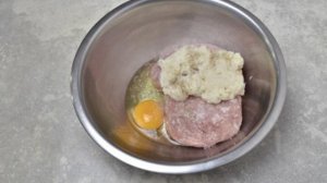 Гнезда из фарша с сыром и помидорами в духовке