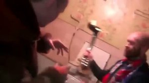 Разбить гитару об голову