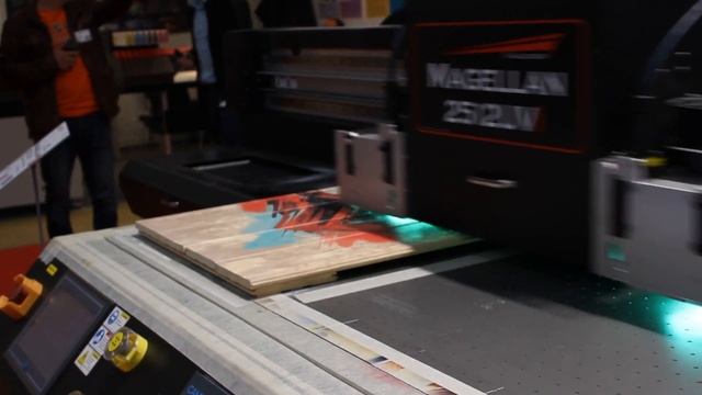 УФ печать на дереве: стилизованный портрет Валерия Харламова на УФ принтере Magellan 2512 UVi смотреть онлайн