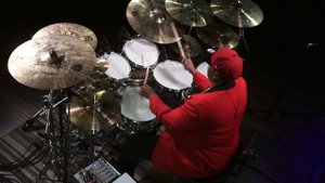 Eric Moore Drum Solo - Drumeo