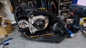 Opel Astra H. Замена штатных биксеноновых линз Hella 2 на биксеноновые Hella 5R Ultimate Black.
