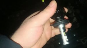 Замена ламп головного света Lada Granta