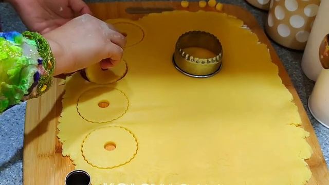 Омодагӣ ба ид ?✨Песочное кольцо с арахисом по ГОСТу ?.Sand rings.?? Sand cookies смотреть онлайн