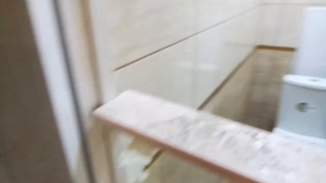 Седьмая неделя, ремонт в квартире. Ламинат, покраска потолка, потолочный плинтус и плитка. смотреть онлайн