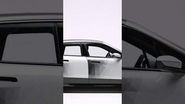 BMW iX Flow — волшебное изменение цвета кузова автомобиля