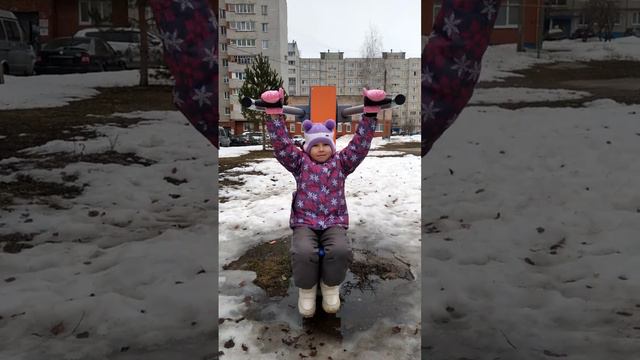 Зарядка на турниках