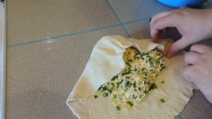 Осетинский пирог с зеленым луком и сыром ?