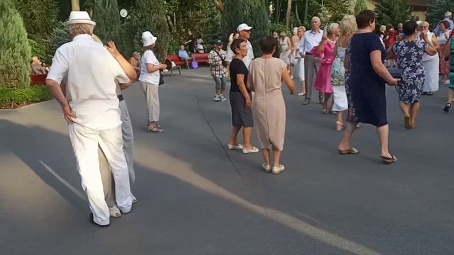 Ой рябинушка, рябина!!!??Танцы в парке Горького!!!??Харьков 2021 смотреть онлайн